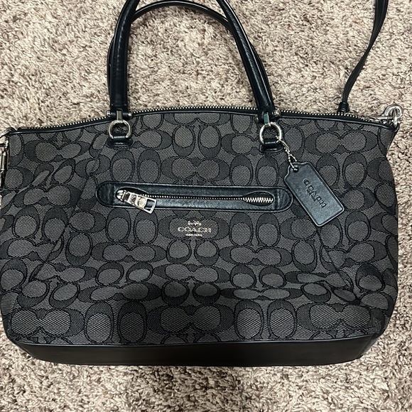Black coach purse - Picture 2 of 12